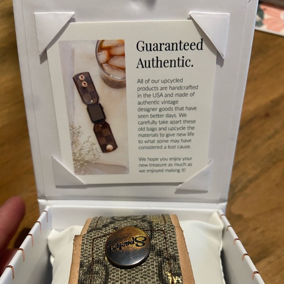 Gucci Bee Apple Watch Band 42/44 - Picture 3 of 4